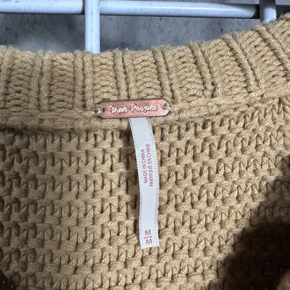 Free People Cable Knit Sweater Tan Oversized Long Sleeve Women's Size M cozy - Picture 3 of 7